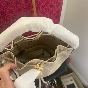 Tory Burch Brand New Fleming soft bucket new Cream